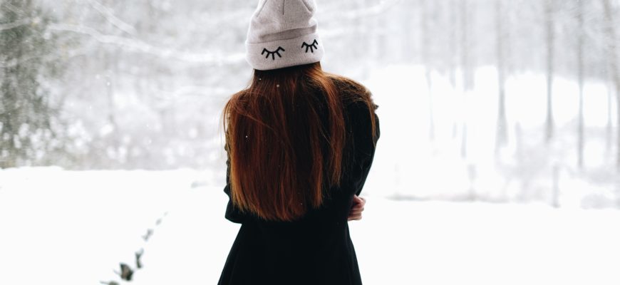 Девушка зимой со спины (65 фоток) Оригинальная шапка girl-winter-hat-funny-1206879
