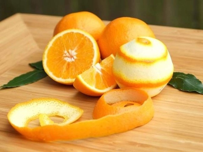 Эфирное масло апельсина, также известное как эфирное масло сладкого апельсина